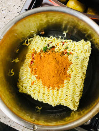 라면 그대로가 제일 맛있는 더엄마라면 — 5점을 준 리뷰어가 2019년 7월 올린 사용 사진