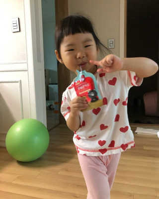 한삼근 블랙라벨 CJ헬스케어 한삼근 키즈 면역대장 2단계 — 5점을 준 리뷰어가 2019년 10월 올린 사용 사진