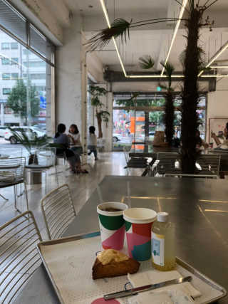 루프트커피명동점 [루프트커피 명동점] 핸드드립커피+음료메뉴+치즈스콘 — 4점을 준 리뷰어가 2019년 8월 올린 사용 사진