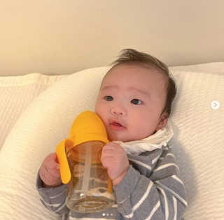유비맘 샘방지 PPSU 빨대컵_컬러 랜덤 발송 — 4점을 준 리뷰어가 2020년 2월 올린 사용 사진