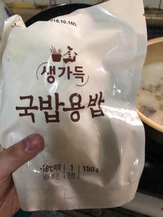 [풀무원] 사골곰탕국밥 황태해장국밥 — 4.17점을 준 리뷰어가 2018년 6월 올린 사용 사진