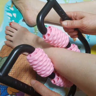 뭅뭅 바디핏레그롤러 종아리 허벅지 하체 마사지기 — 5점을 준 리뷰어가 2019년 9월 올린 사용 사진