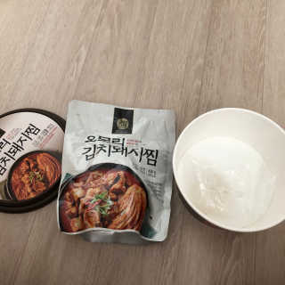 GS25 YOU US  오모리김치돼지찜 — 4.33점을 준 리뷰어가 2018년 3월 올린 사용 사진