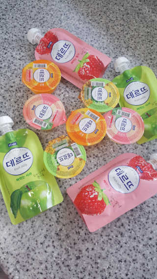 데르뜨 떠먹는 과일 3종, 짜먹는 과일 2종 총 10개 체험 — 5점을 준 리뷰어가 2020년 3월 올린 사용 사진