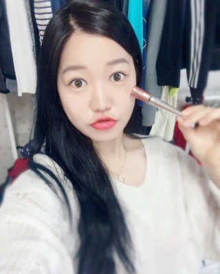 딜라잇18 홀리몰리 글리터라이너 — 4점을 준 리뷰어가 2016년 10월 올린 사용 사진