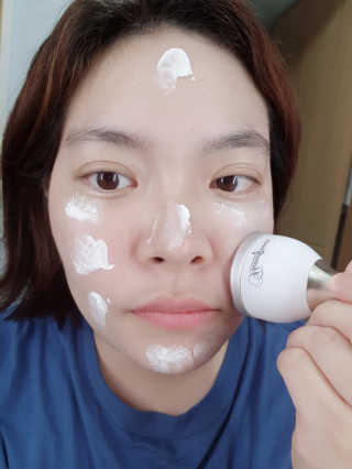 [더마퀸]쿨링스틱 페이스앤아이 — 5점을 준 리뷰어가 2019년 5월 올린 사용 사진