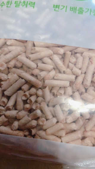 [펫토리아] BEST 고양이두부모래 6L 한삽뚝딱 — 5점을 준 리뷰어가 2019년 2월 올린 사용 사진