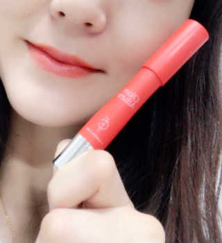 포렌코즈 글램 얼루어 립 크레용 — 4.5점을 준 리뷰어가 2017년 7월 올린 사용 사진