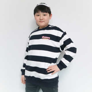 인디고뱅크키즈 스트라이프 루즈핏 맨투맨 — 5점을 준 리뷰어가 2020년 3월 올린 사용 사진