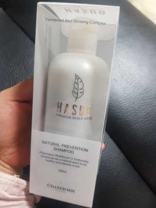 셀리본 하수오 내츄럴 프리벤션 탈모관리 샴푸 300ml — 5점을 준 리뷰어가 2019년 11월 올린 사용 사진
