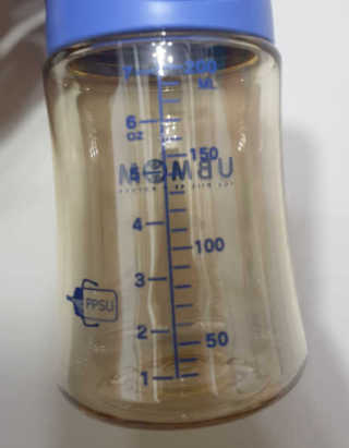 유비맘 PPSU 젖병 노꼭지_200ml_컬러 랜덤 발송 — 4점을 준 리뷰어가 2020년 1월 올린 사용 사진