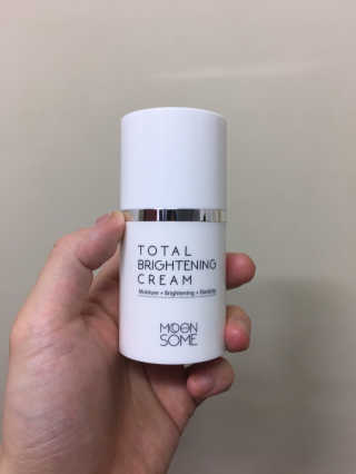 MOONSOME 문썸 토탈 브라이트닝 크림 50ml — 5점을 준 리뷰어가 2019년 3월 올린 사용 사진