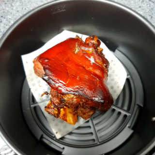 행복먹거리공작소 맥족. 맥주에 빠진 족발 550g + 마늘소스 70g — 5점을 준 리뷰어가 2020년 3월 올린 사용 사진