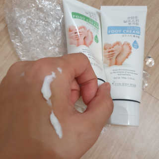 (주)에네스티 에네스티 수안수 실크스킨 풋크림 1+1 — 5점을 준 리뷰어가 2019년 11월 올린 사용 사진