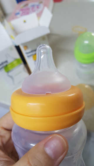 유비맘 신생아젖병 120ml 트리플팩_ 젖꼭지 포함 — 5점을 준 리뷰어가 2020년 3월 올린 사용 사진