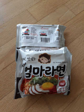 라면 그대로가 제일 맛있는 더엄마라면 — 5점을 준 리뷰어가 2019년 7월 올린 사용 사진