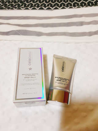 셀레뷰 브라이트닝 에센셜 UV프로텍터 SPF 50+ PA++++ — 5점을 준 리뷰어가 2017년 12월 올린 사용 사진