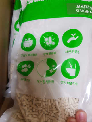 [펫토리아] BEST 고양이두부모래 6L 한삽뚝딱 — 5점을 준 리뷰어가 2019년 2월 올린 사용 사진