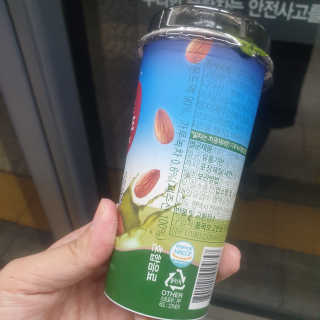 마이카페라떼 말차 아몬드브리즈 7개입 — 5점을 준 리뷰어가 2019년 11월 올린 사용 사진