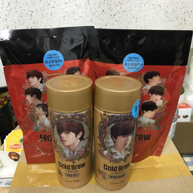 핫브루 콜드브루 BTS 일러스트 리뷰 사진