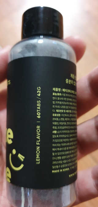 메이크미스마일 고체치약 — 3점을 준 리뷰어가 2019년 7월 올린 사용 사진