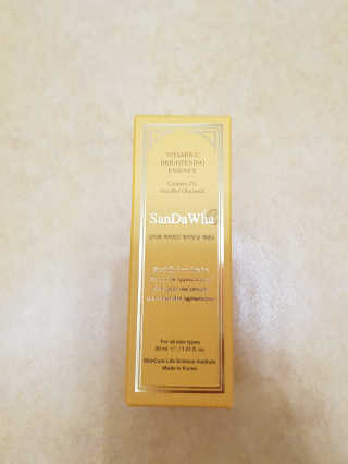 [스킨큐어] 산다화 비타민C 화이트닝 에센스 30ml — 4점을 준 리뷰어가 2019년 7월 올린 사용 사진