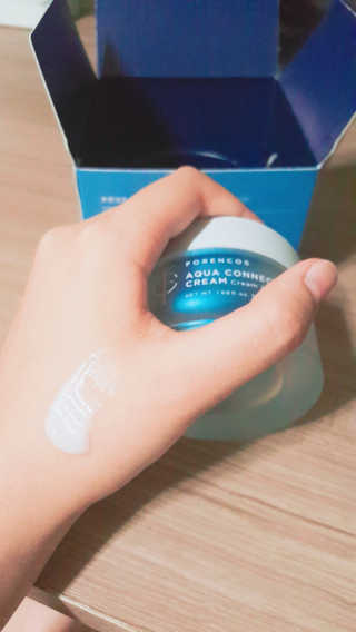 포렌코즈 아쿠아 커넥션 크림 — 4.83점을 준 리뷰어가 2017년 8월 올린 사용 사진
