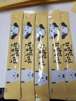[펫토리아] 강아지,고양이겸용 짜먹는 한입뚝딱 — 5점을 준 리뷰어가 2019년 1월 올린 사용 사진