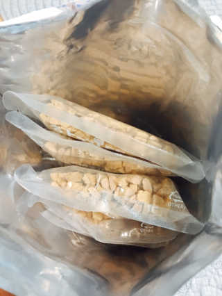 [펫토리아] 맛도 영양도 BEST 한끼뚝딱 강아지 사료 — 5점을 준 리뷰어가 2019년 4월 올린 사용 사진