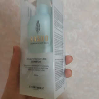 셀리본 하수오 내츄럴 프리벤션 탈모관리 샴푸 300ml — 3점을 준 리뷰어가 2019년 11월 올린 사용 사진