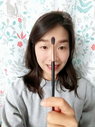 [마이다스툴] 410 와이드 블렌딩 브러쉬 — 5점을 준 리뷰어가 2018년 11월 올린 사용 사진