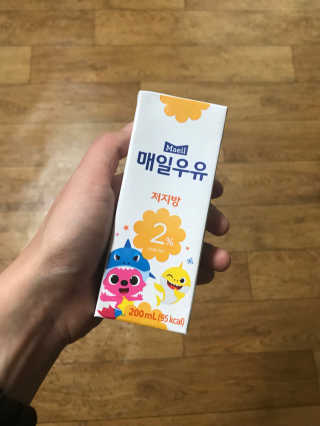 매일우유 멸균 매일우유 저지방 2프로 멸균 핑크퐁 에디션 6입 — 3점을 준 리뷰어가 2017년 12월 올린 사용 사진