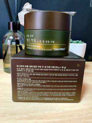 토니모리 프롬 강화 맑은 약쑥 두 겹 진정 크림 — 5점을 준 리뷰어가 2019년 9월 올린 사용 사진
