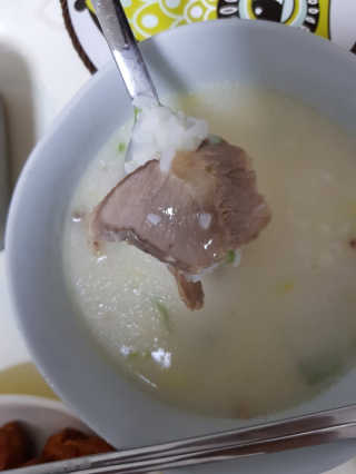 [풀무원] 사골곰탕국밥 황태해장국밥 — 5점을 준 리뷰어가 2018년 6월 올린 사용 사진