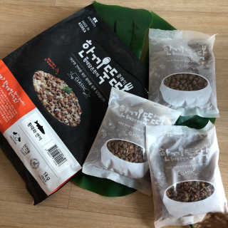 [펫토리아] 맛도 영양도 BEST 한끼뚝딱 강아지 사료 — 4.5점을 준 리뷰어가 2018년 12월 올린 사용 사진