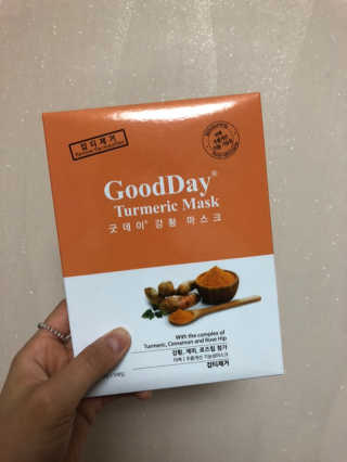 GoodDay Skincare GoodDay 강황 마스크 — 5점을 준 리뷰어가 2019년 6월 올린 사용 사진