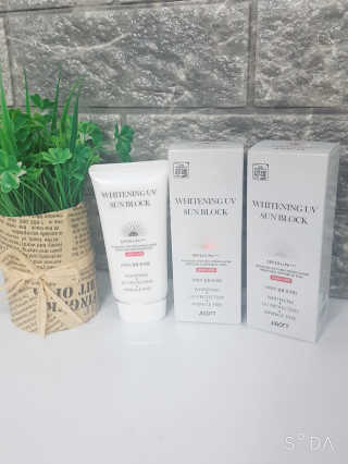 지고트 화이트닝 유브이 썬블럭 크림 70ml,1+1 — 5점을 준 리뷰어가 2019년 7월 올린 사용 사진