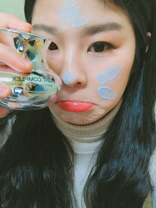 더메이런 에잇콤플렉스 워터드롭 화이트 크림 — 2.5점을 준 리뷰어가 2017년 1월 올린 사용 사진