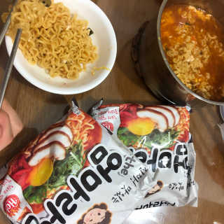 라면 그대로가 제일 맛있는 더엄마라면 — 5점을 준 리뷰어가 2019년 9월 올린 사용 사진