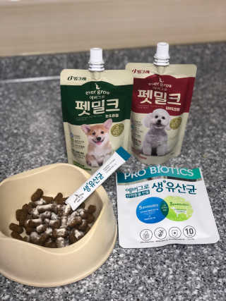 [빙그레] 에버그로 생유산균 1봉（10포입）+펫밀크2팩 — 5점을 준 리뷰어가 2019년 3월 올린 사용 사진