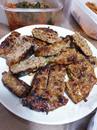 비욘드팜 농부의딸 국내산 수제떡갈비 120g x 3 개 — 5점을 준 리뷰어가 2020년 1월 올린 사용 사진