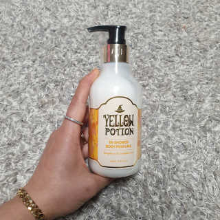 바디홀릭 인샤워 바디퍼퓸 옐로우포션 250ML — 5점을 준 리뷰어가 2019년 4월 올린 사용 사진