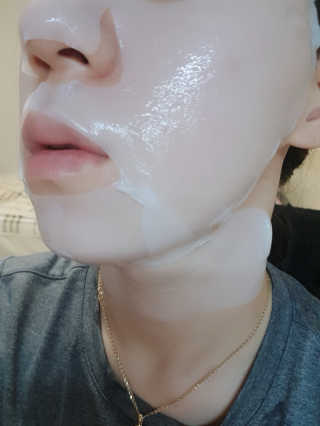 아쿠아큐링 아쿠아덤 바이오셀룰로오스 페이스앤넥 마스크팩 10매 — 5점을 준 리뷰어가 2018년 9월 올린 사용 사진