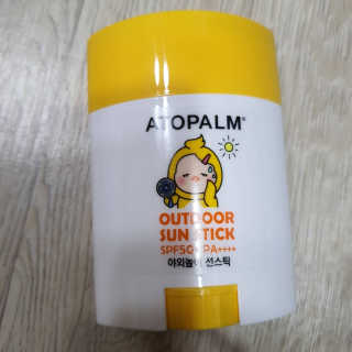 아토팜 야외놀이 선스틱 SPF50+ PA++++ — 5점을 준 리뷰어가 2020년 3월 올린 사용 사진