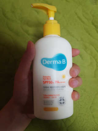 더마비 에브리데이 선블록 SPF50+ PA++++ — 5점을 준 리뷰어가 2019년 4월 올린 사용 사진
