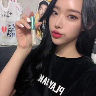 [블랙루즈] 펄블리 아이 글리터 2종 — 5점을 준 리뷰어가 2019년 1월 올린 사용 사진