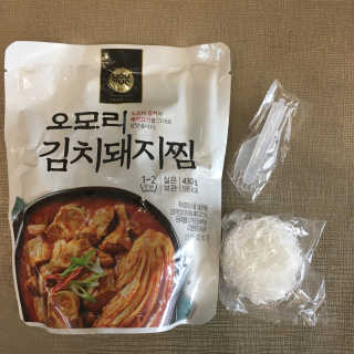 GS25 YOU US  오모리김치돼지찜 — 3.83점을 준 리뷰어가 2018년 3월 올린 사용 사진