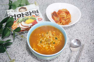 라면 그대로가 제일 맛있는 더엄마라면 — 5점을 준 리뷰어가 2019년 7월 올린 사용 사진