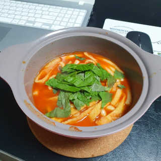 잠실맛집,홍코너떡볶이가우리집에[옛날맛,짜장맛옵션] — 2점을 준 리뷰어가 2019년 12월 올린 사용 사진