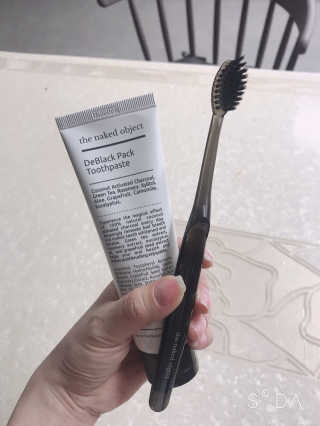 the naked object 디블랙팩치약 디블랙칫솔 세트 — 5점을 준 리뷰어가 2019년 3월 올린 사용 사진